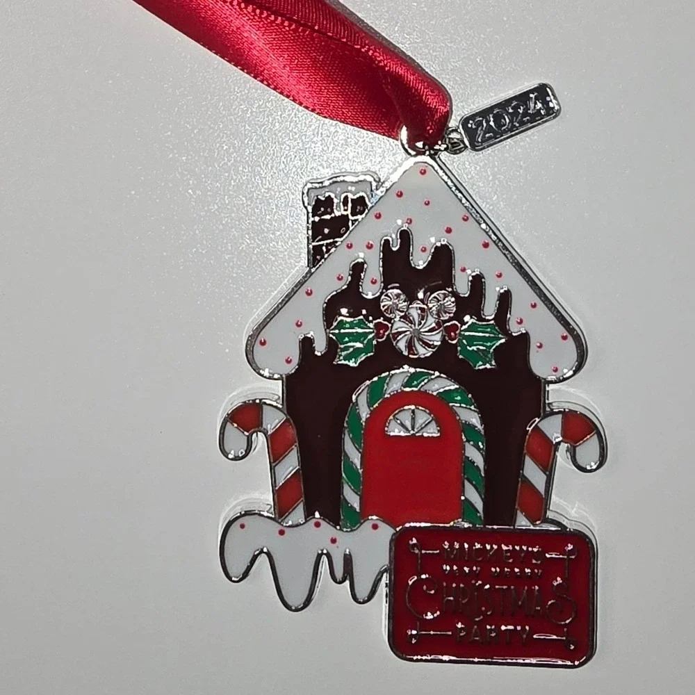 Disney Mickey's Very Merry‎ Christmas Party 2024 Gingerbread House Ornament